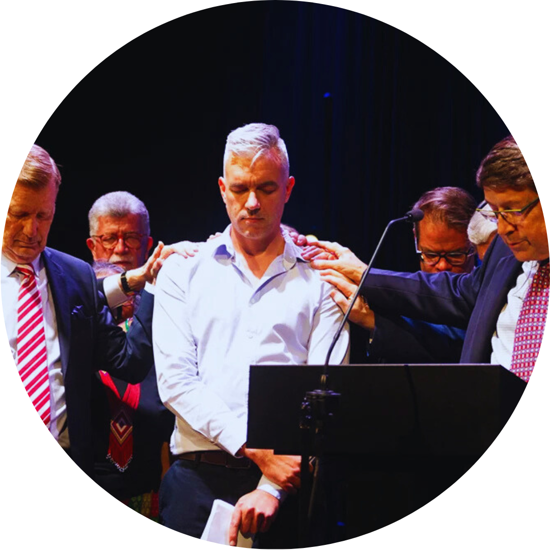 TWR junta directiva rodea a Andy Schick